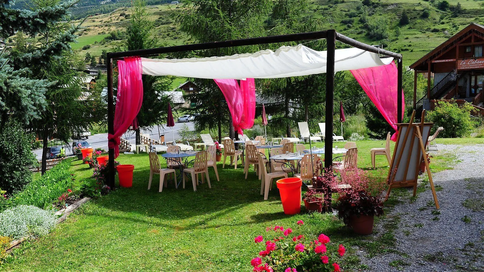 Hôtel Restaurant Bar La Mayt Vars  Hotel Vars (Hautes-Alpes)